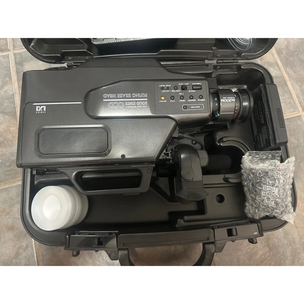 Vintage LXI Series VHS Movie Camcorder CCD Flying Erase Head 6x Zoom with Case